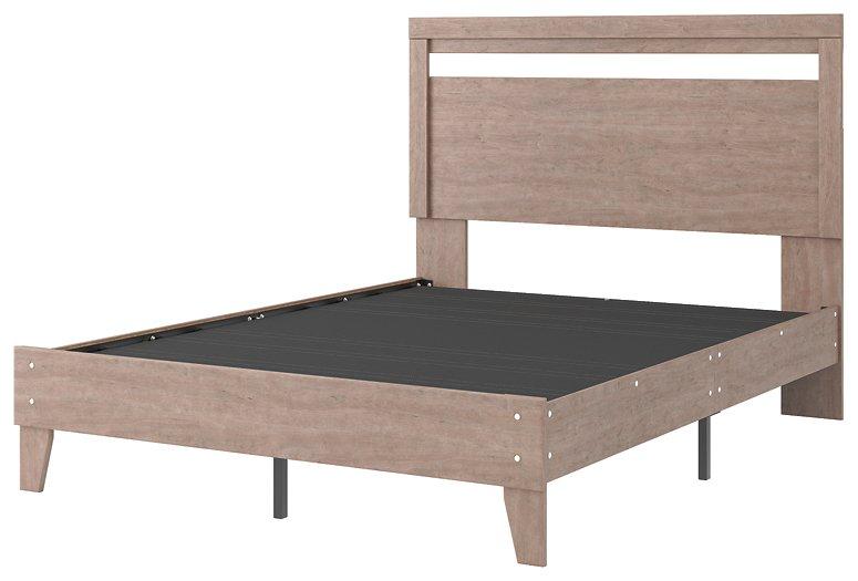 Flannia Queen Panel Bed