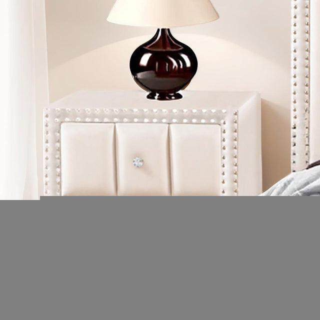 Farese Queen Bed w/ 2 Nightstands