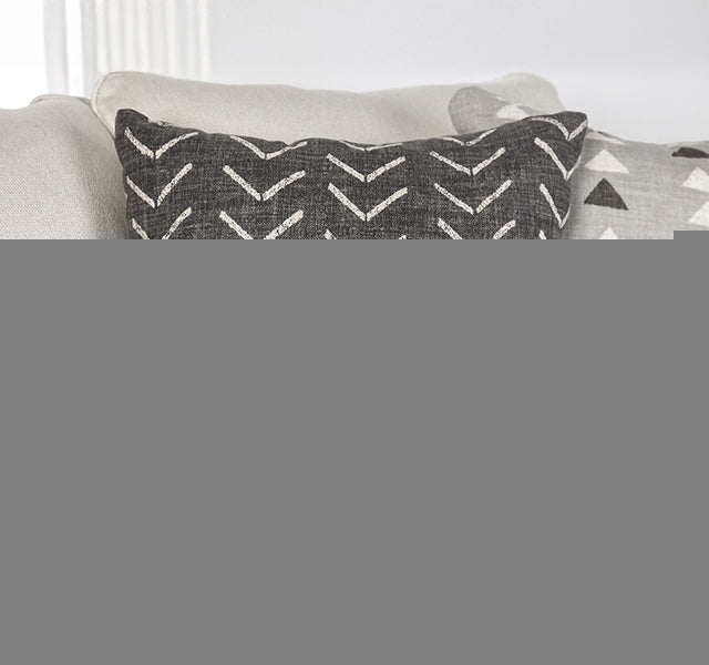 Hyde Park Loveseat w/ Pillows